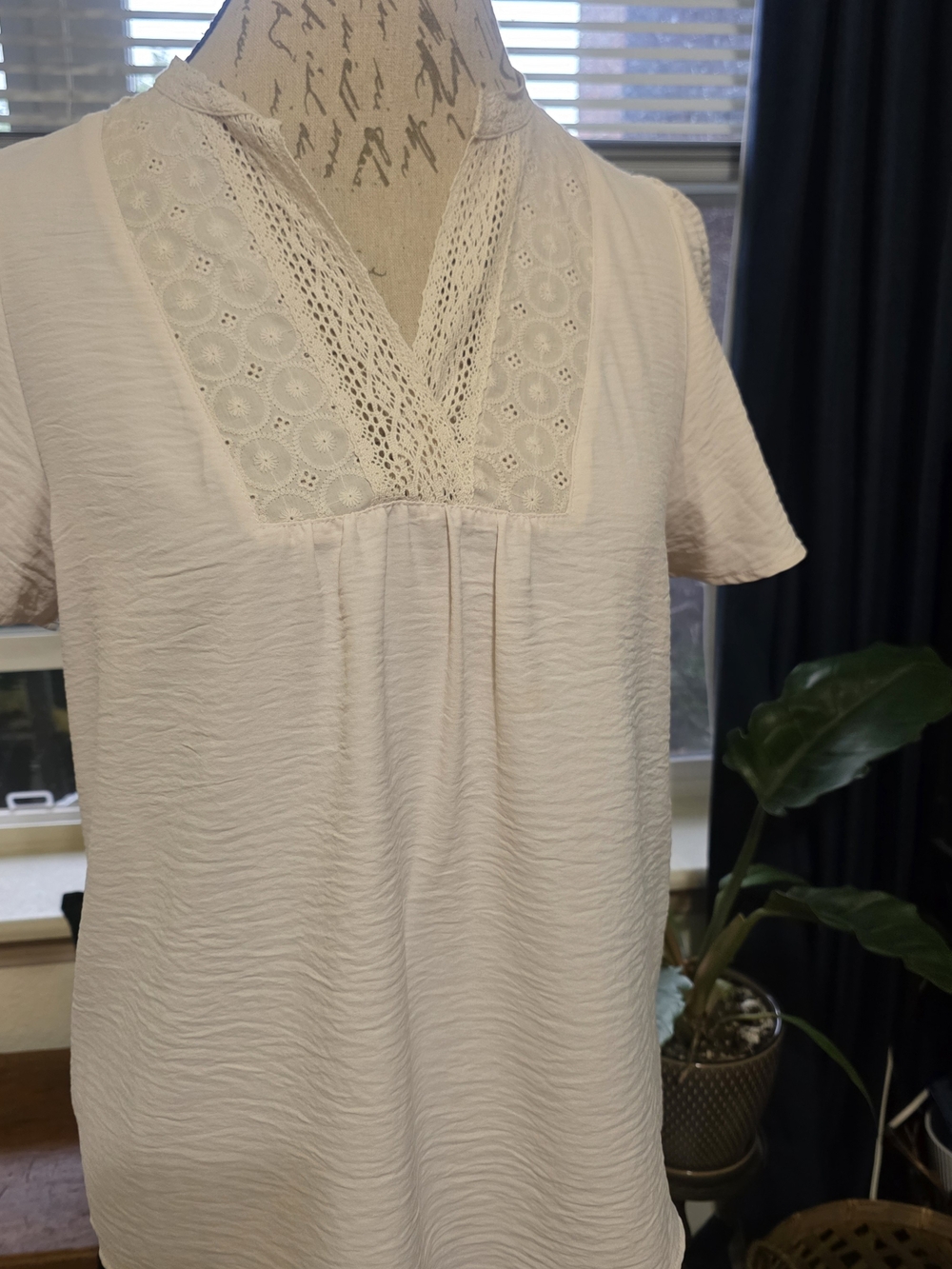 Joie Cream Short Sleeve Eyelet V-Neck Top New With Tag